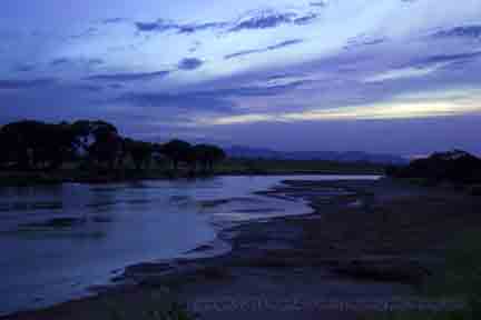 Ewaso Nyiro river at sunset - Samburu National Reserve, Kenya